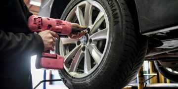 Làm sao để biết thời điểm cần thay lốp ô tô của bạn?