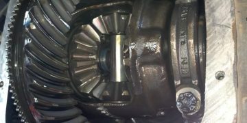 Các triệu chứng cho thấy dầu vi sai/hộp số xấu hoặc hỏng