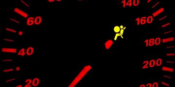 Đèn túi khí SRS bật sáng thì lái xe có an toàn không không?