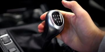 5 Dấu hiệu cho thấy Xe của bạn không chuyển số đúng cách