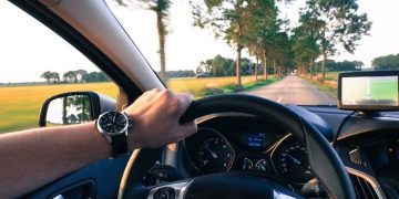 Cách khắc phục sự cố ô tô bị rung khi chuyển hướng