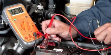 Hướng dẫn kiểm tra ắc quy ô tô bằng đồng hồ vạn năng