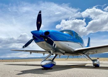 Cánh quạt đẩy (chân vịt) tạo ra lực đẩy như thế nào?