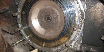 5 Triệu chứng hư hỏng của bánh đà động cơ