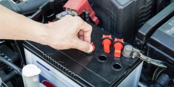 5 cách đơn giản giúp kéo dài tuổi thọ cho ắc quy ô tô