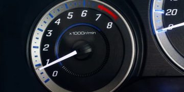 Tầm quan trọng của đồng hồ đo tốc độ Tachometer đối với hiệu suất của xe hơi