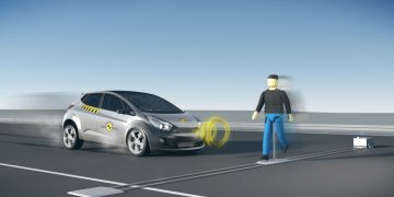 Xe tự hành xử lý tình huống bất ngờ thế nào? Phân tích phản xạ 100 mili-giây